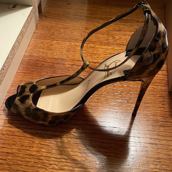 Christian Louboutin  Senora 100 PAT Leopardino
39.5 BRAND NEW - Picture 2 of 6